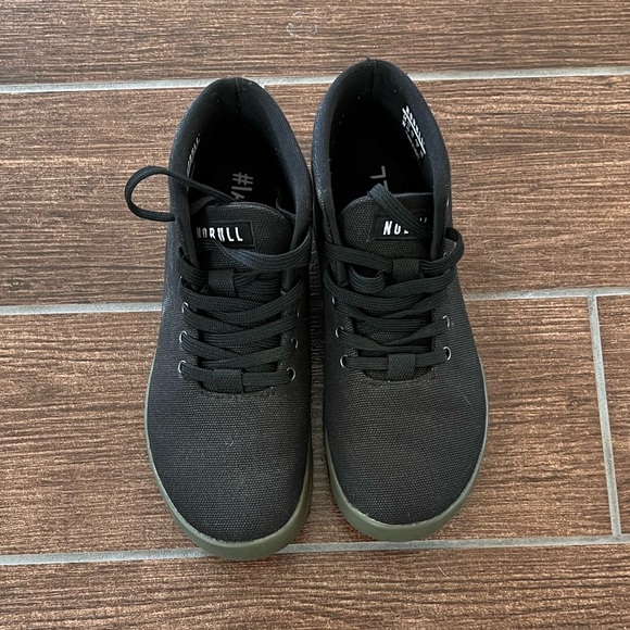 NoBull weight training shoes, mid tops - Picture 2 of 5